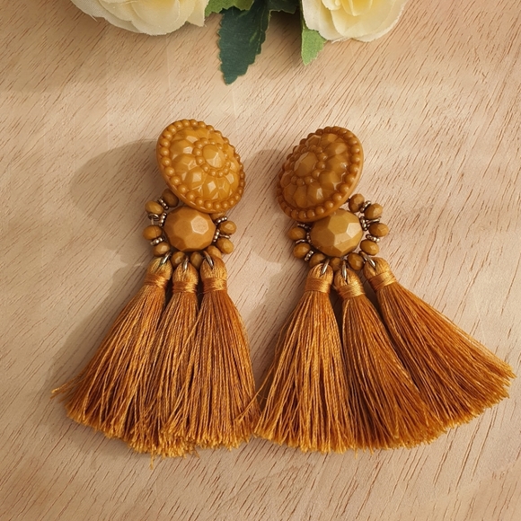 Jewelry - Tassel Bead Stud Earrings